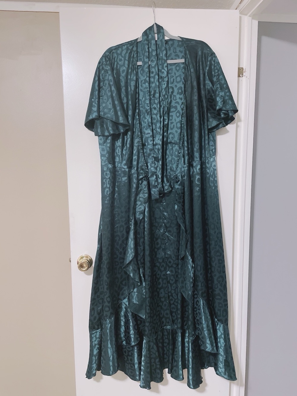 Simplee Apparel Emerald Green High-Low Wrap Dress with Tie Waist Size 3X - Picture 3 of 10